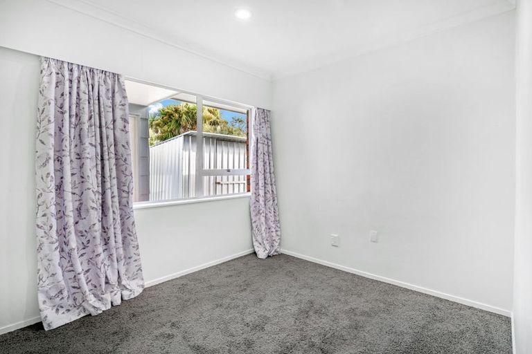 Photo of property in 10 Hollows Crescent, Takaro, Palmerston North, 4412