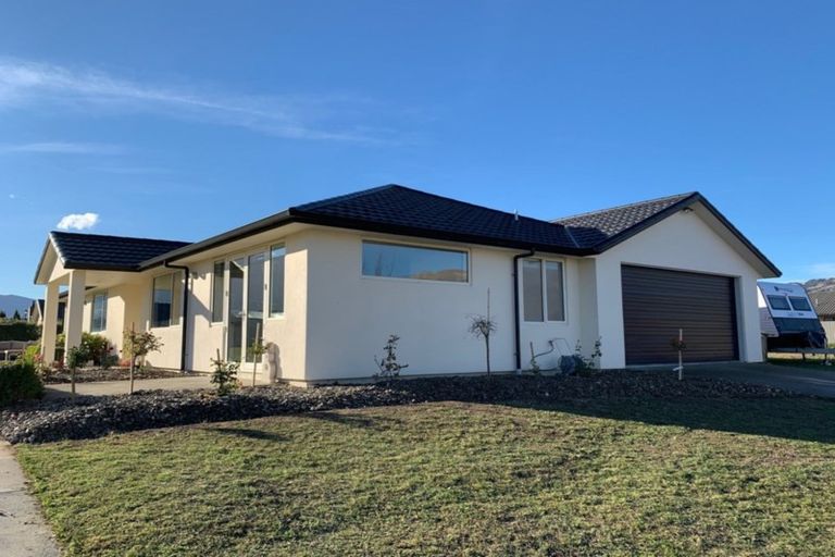 Photo of property in 3 De Bettencor Place, Mount Pisa, Cromwell, 9383