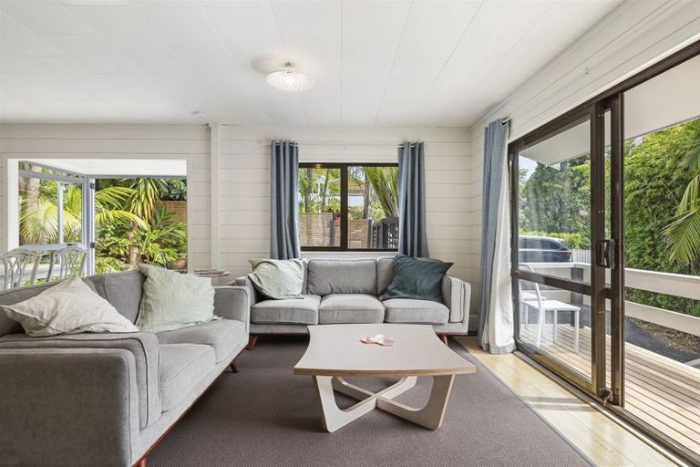 Photo of property in 2/71 Saddleback Rise, Murrays Bay, Auckland, 0630