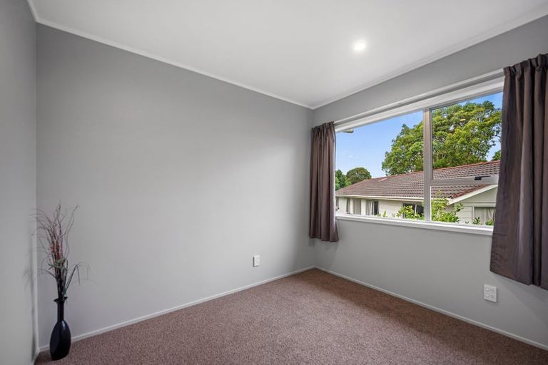 Photo of property in 2/131 Lynn Road, Bayview, Auckland, 0629
