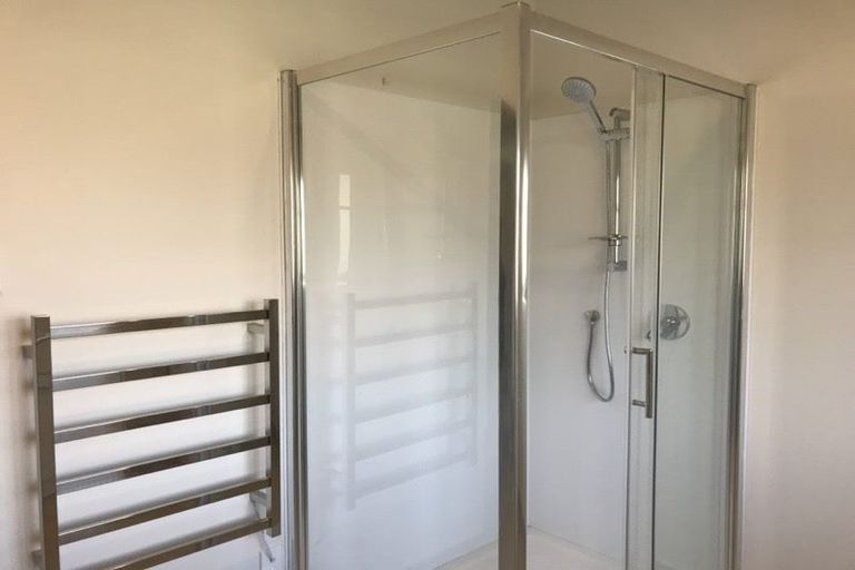 Photo of property in 22 Coles Crescent, Papakura, 2110