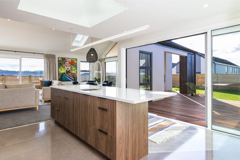 Photo of property in 2 Lochinvar Lane, Acacia Bay, Taupo, 3385