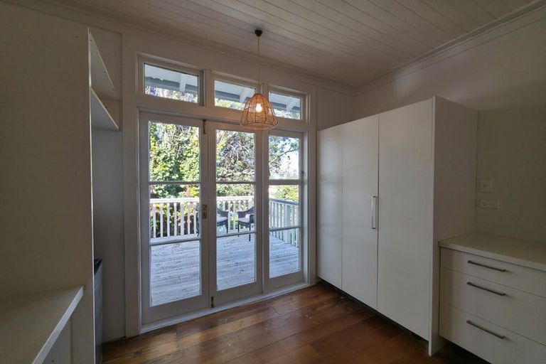 Photo of property in 2 Harvey Road, Bluff Hill, Napier, 4110