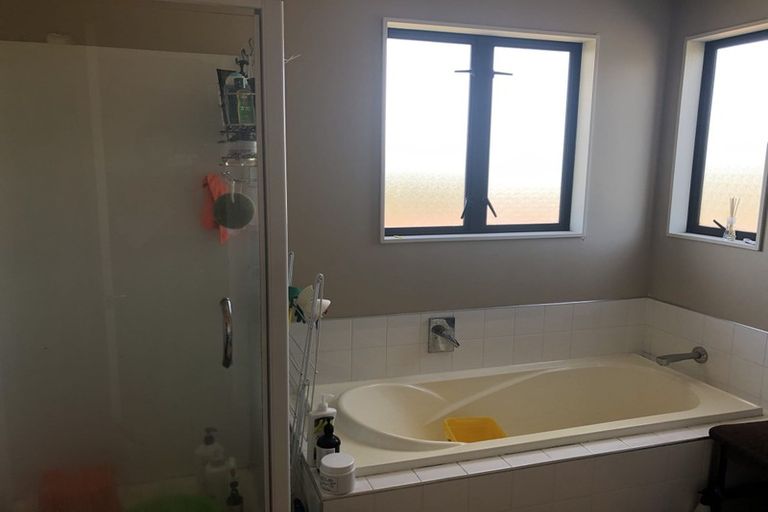 Photo of property in 10 Vintage Drive, Henderson, Auckland, 0612