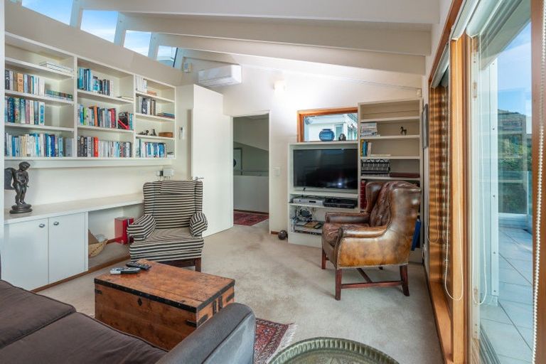 Photo of property in 20 The Crescent, Roseneath, Wellington, 6011