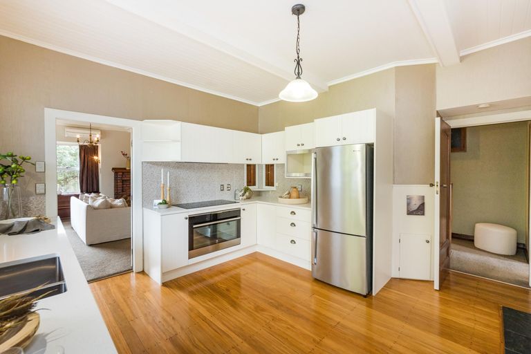 Photo of property in 11 Elmira Avenue, Hokowhitu, Palmerston North, 4410