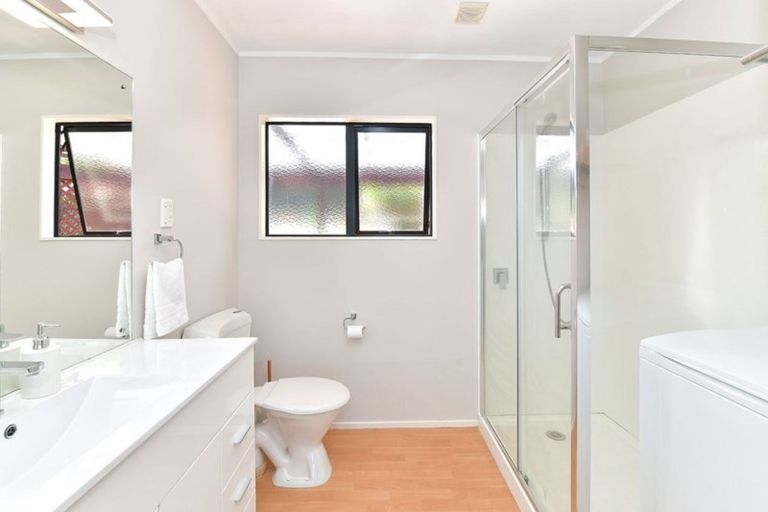 Photo of property in 20 John Road, Stanmore Bay, Whangaparaoa, 0932