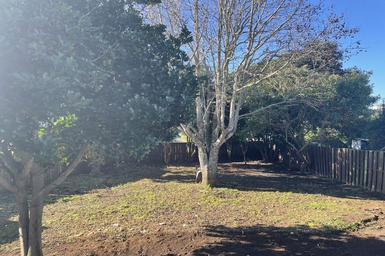 Photo of property in 56 Beechdale Crescent, Pakuranga Heights, Auckland, 2010