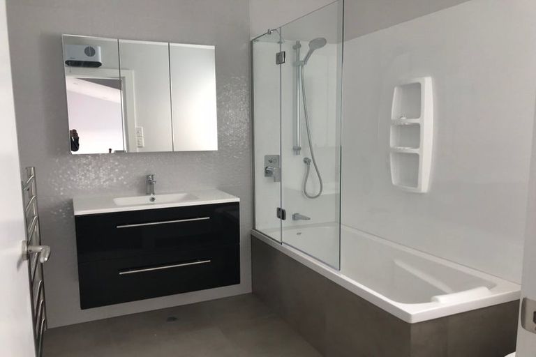 Photo of property in 2/121 Rongotai Road, Kilbirnie, Wellington, 6022