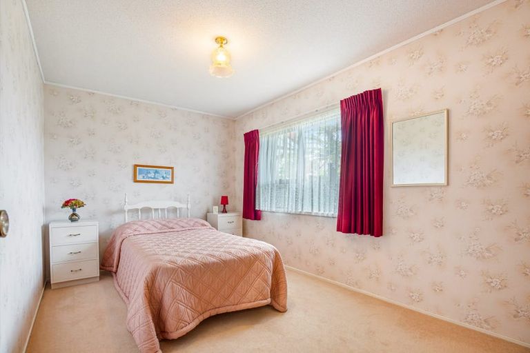 Photo of property in 8 Chablis Place, Henderson, Auckland, 0612