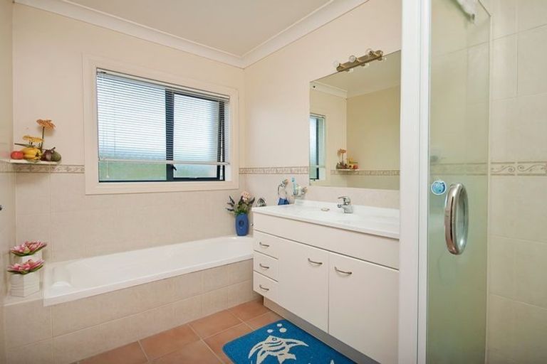 Photo of property in 20 Gransna Lane, East Tamaki, Auckland, 2013