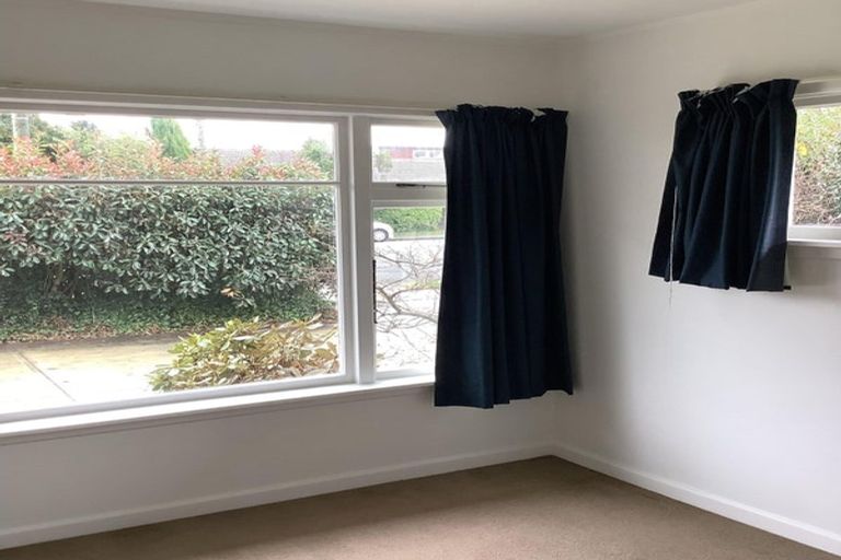 Photo of property in 18 Avonhead Road, Avonhead, Christchurch, 8042