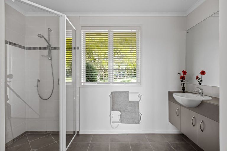 Photo of property in 85 Whangaparaoa Road, Red Beach, 0932