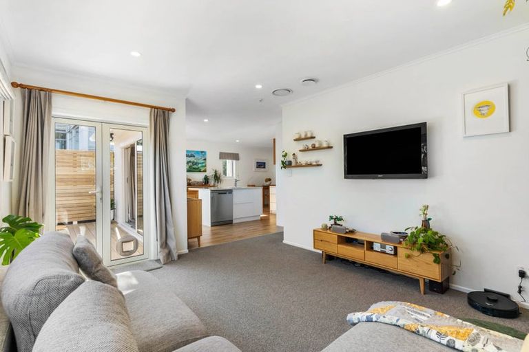 Photo of property in 2/16 Kenmure Avenue, Forrest Hill, Auckland, 0620