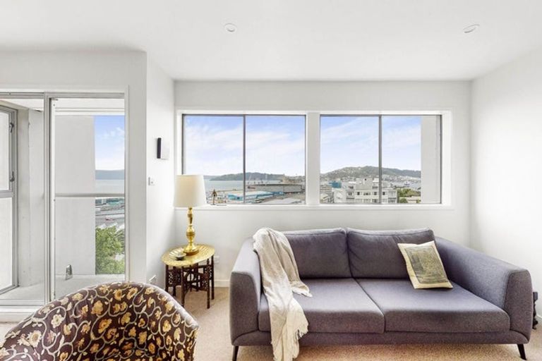 Photo of property in Grosvenor Flats, 19 Cottleville Terrace, Thorndon, Wellington, 6011