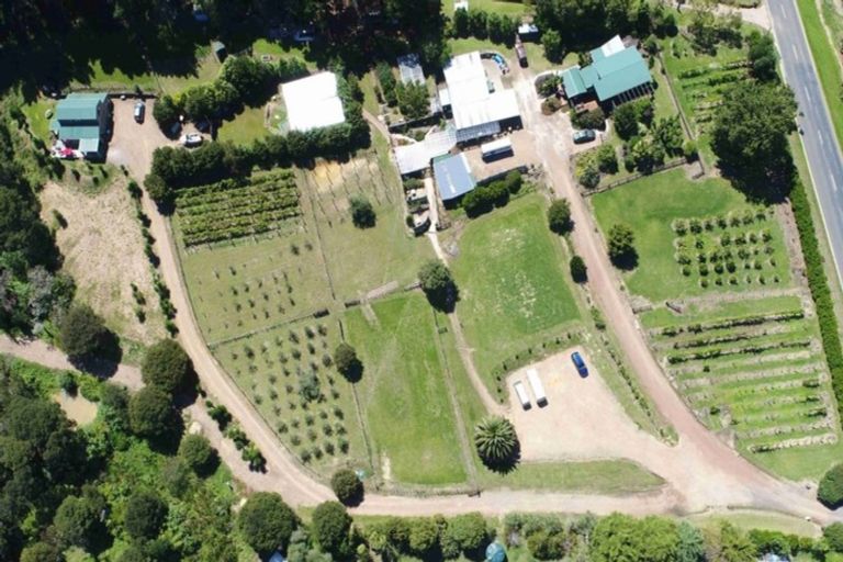 Photo of property in 64 Onetangi Road, Waiheke Island, 1971