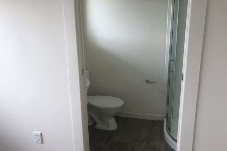 Photo of property in 936 East Coast Road, Northcross, Auckland, 0630