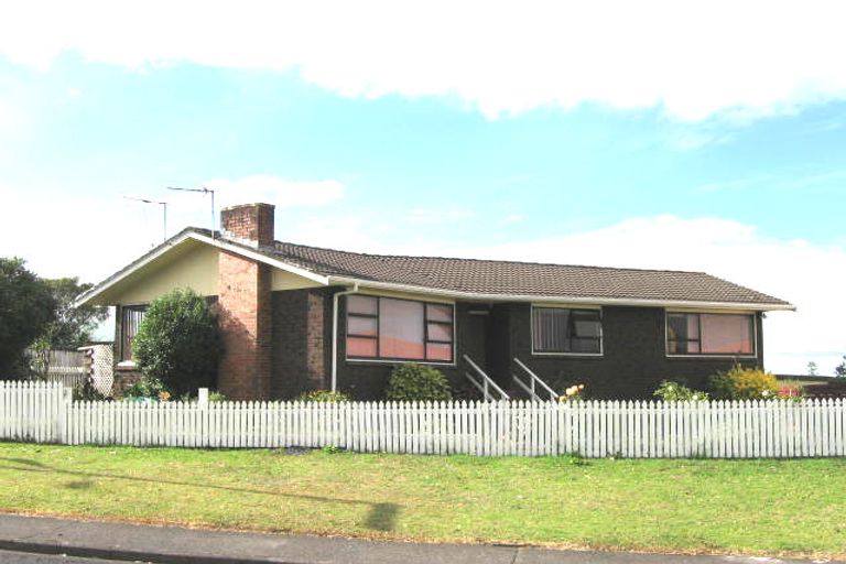 Photo of property in 10 Harmel Road, Glendene, Auckland, 0602