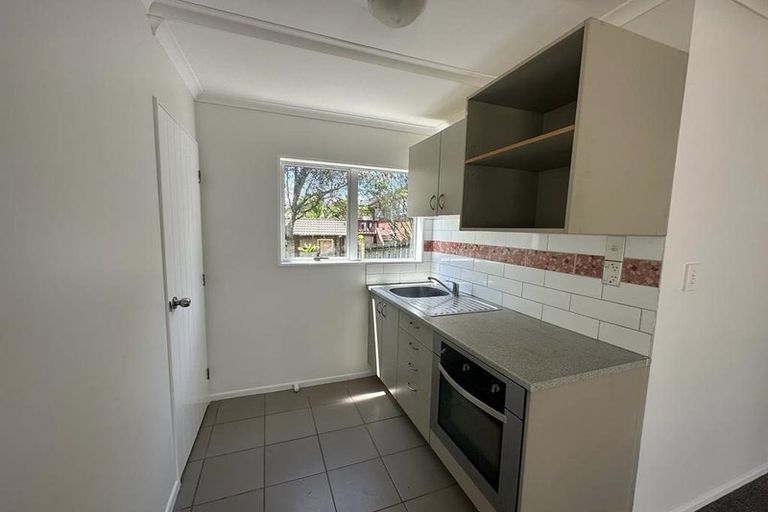 Photo of property in 15 Leo Street, Glen Eden, Auckland, 0602
