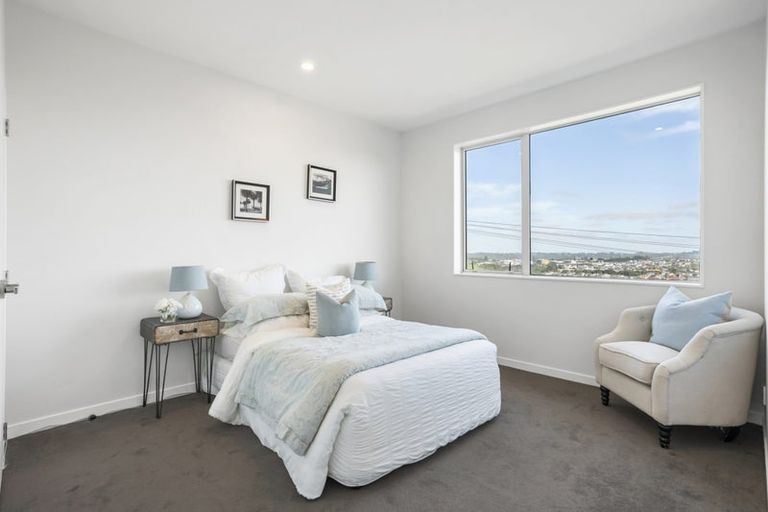 Photo of property in 517 East Coast Road, Murrays Bay, Auckland, 0630