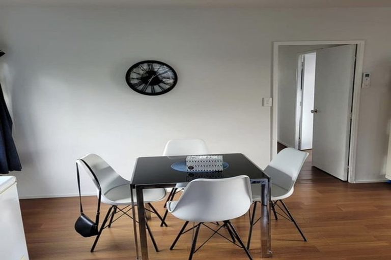 Photo of property in 1/100 Birkdale Road, Birkdale, Auckland, 0626