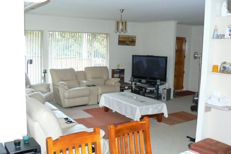 Photo of property in 13 Stratford Road, Manurewa, Auckland, 2105