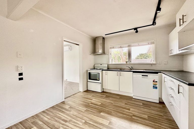 Photo of property in 4/155 Shakespeare Road, Milford, Auckland, 0620