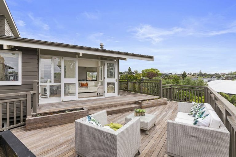 Photo of property in 104 Mellons Bay Road, Mellons Bay, Auckland, 2014