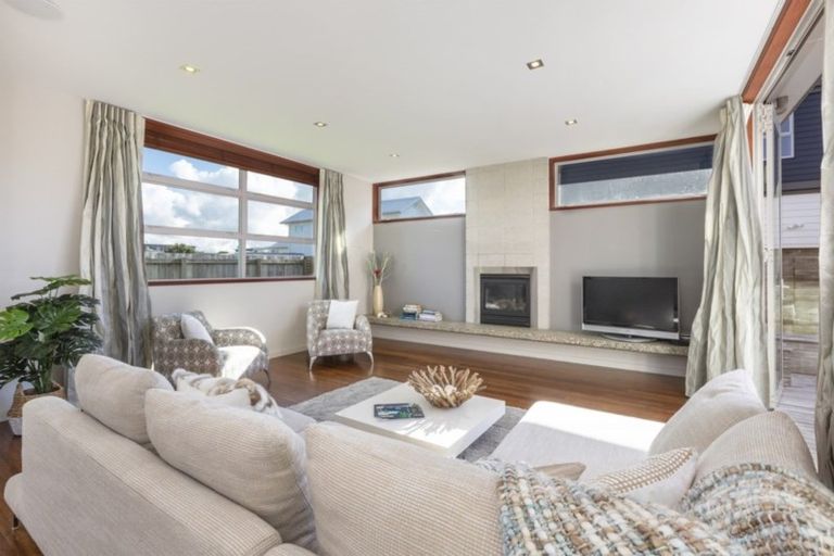 Photo of property in 12 Te Mauri Place, Omaha, 0986