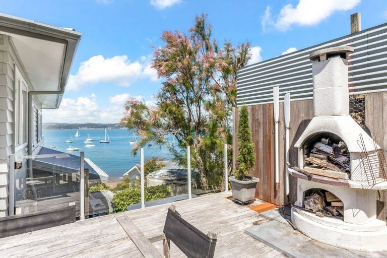 Photo of property in 27 Wellington Street, Russell, 0202