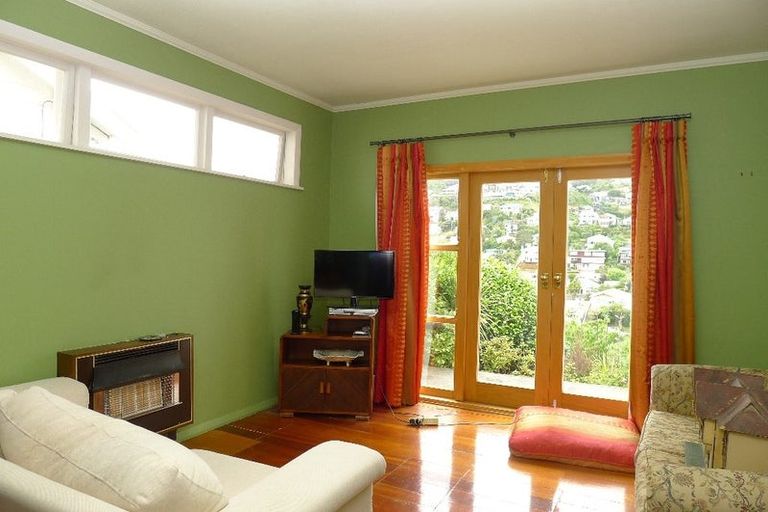 Photo of property in 24 Waikato Street, Island Bay, Wellington, 6023