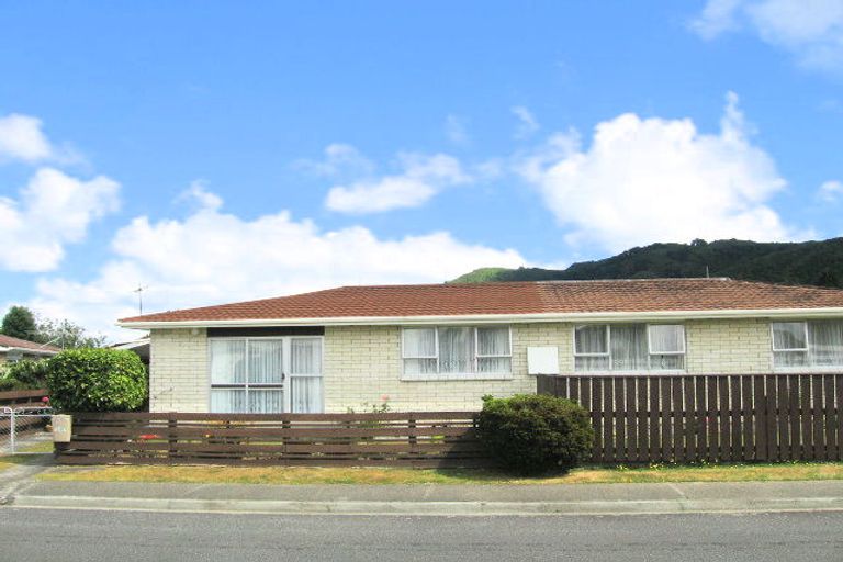 Photo of property in 2/39 Shanly Street, Brown Owl, Upper Hutt, 5018