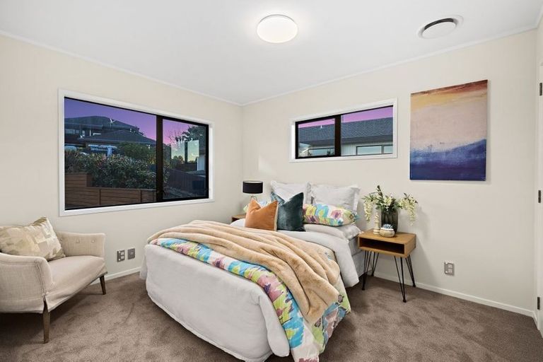 Photo of property in 27 Marina View Drive, West Harbour, Auckland, 0618