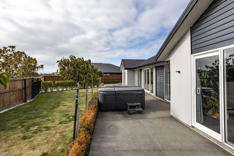 Photo of property in 70 Watkins Drive, Rangiora, 7400