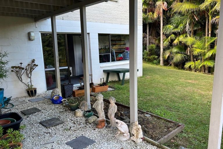 Photo of property in 2/18 Simon Ellice Drive, Bayview, Auckland, 0629