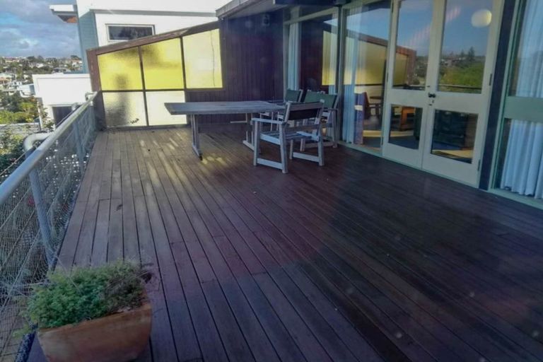 Photo of property in 13 Churchill Road, Murrays Bay, Auckland, 0630