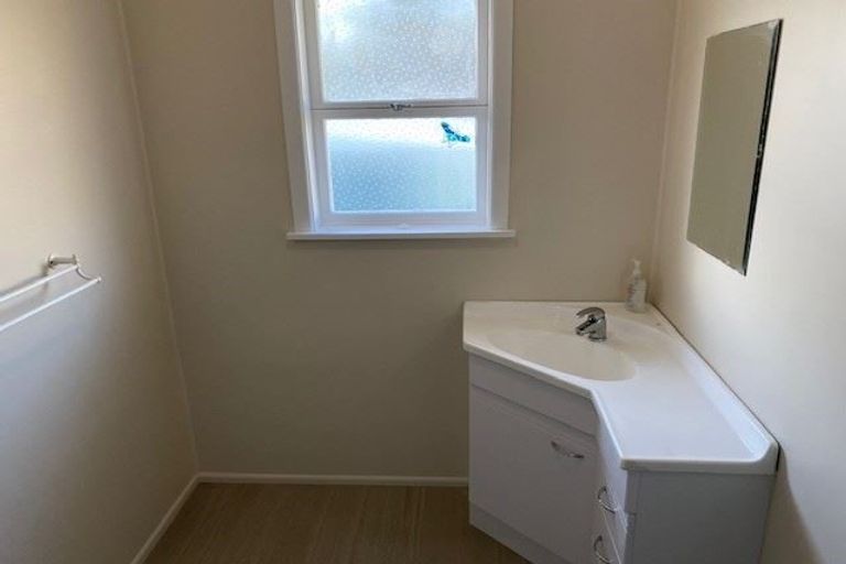 Photo of property in 206 Edmonton Road, Te Atatu South, Auckland, 0610