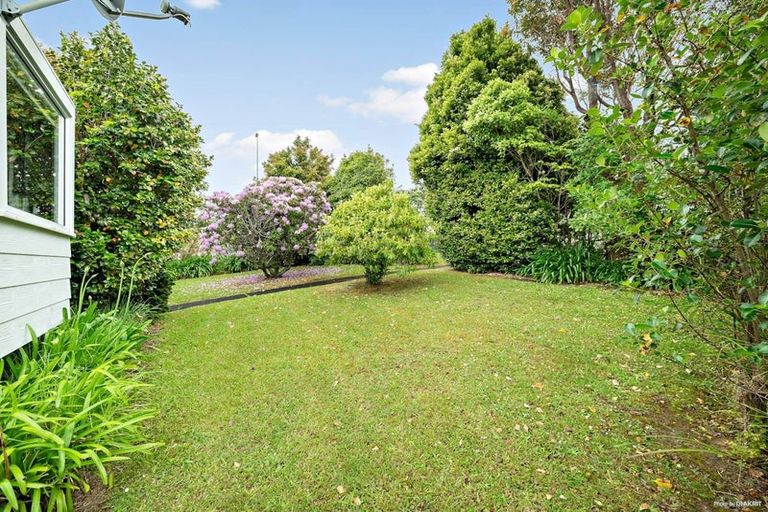 Photo of property in 147 Weatherly Road, Torbay, Auckland, 0630