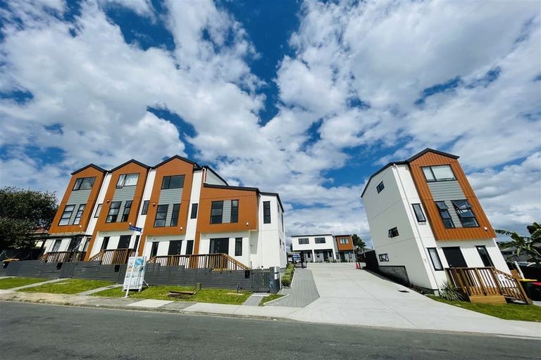 Photo of property in 2/6 Kereru Street, Henderson, Auckland, 0612