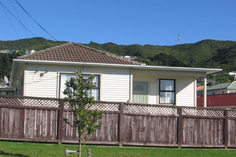 Photo of property in 11 Sim Street, Johnsonville, Wellington, 6037
