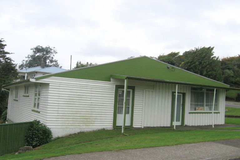 Photo of property in 27a Mexted Terrace, Tawa, Wellington, 5028