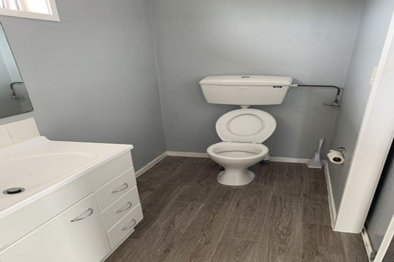 Photo of property in 2/65 Cliff View Drive, Green Bay, Auckland, 0604