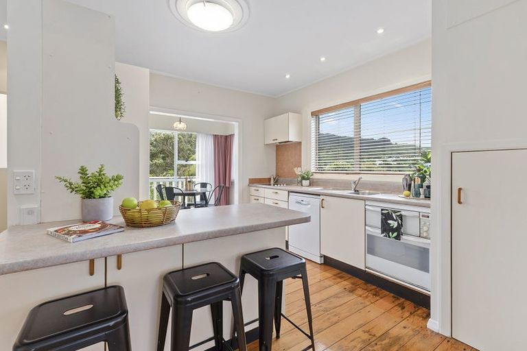 Photo of property in 5 Te Reinga View, Tawa, Wellington, 5028