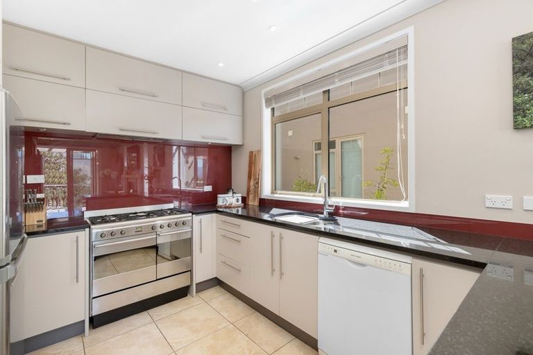 Photo of property in 10b Vancouver Drive, Queenstown, 9300