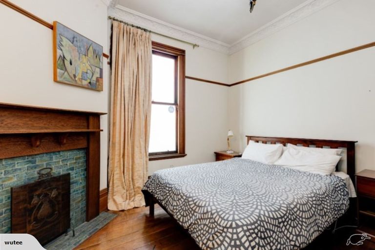 Photo of property in 64 Oriental Parade, Oriental Bay, Wellington, 6011