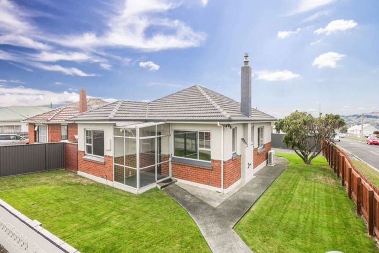 Photo of property in 27 Isadore Road, Saint Clair, Dunedin, 9012