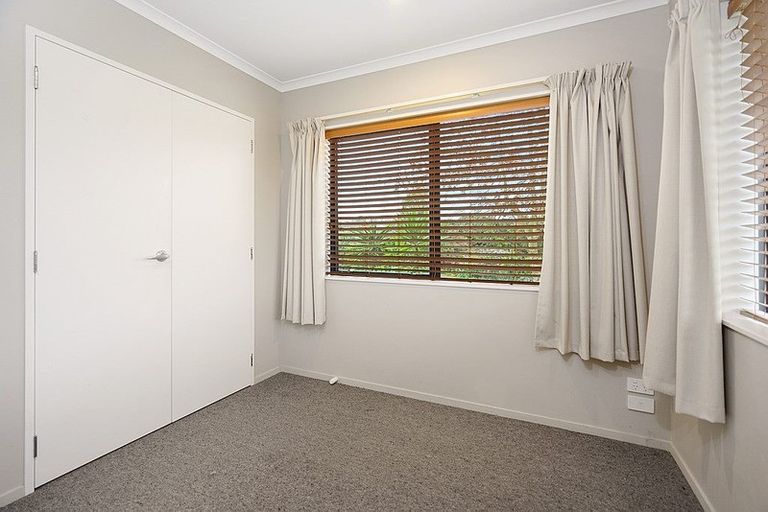 Photo of property in 19 Titch Place, Glen Eden, Auckland, 0602