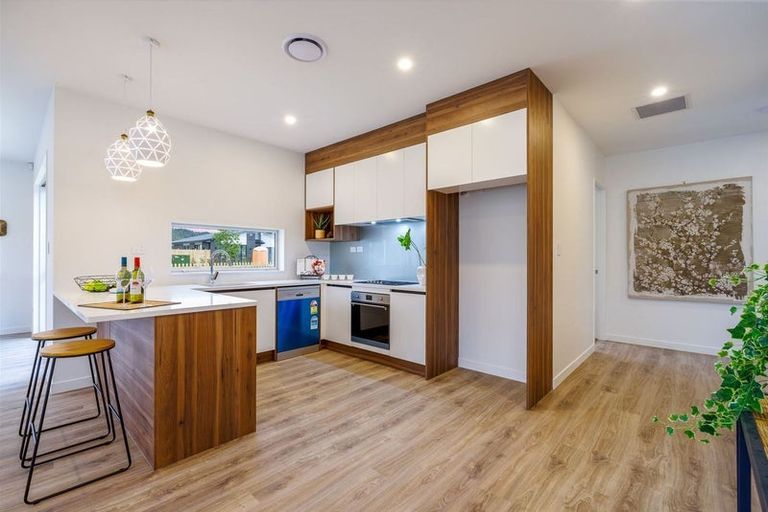 Photo of property in 23 Mcindoe Road, Kumeu, 0810