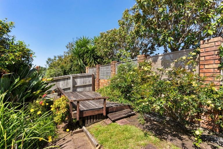 Photo of property in 2/4 Dalwhinnie Parade, Highland Park, Auckland, 2010