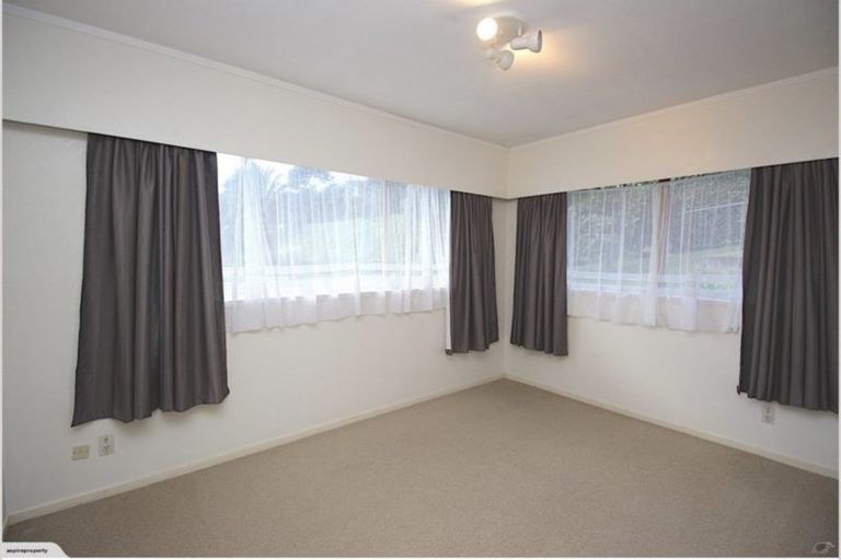 Photo of property in 1/404 Glenfield Road, Glenfield, Auckland, 0629
